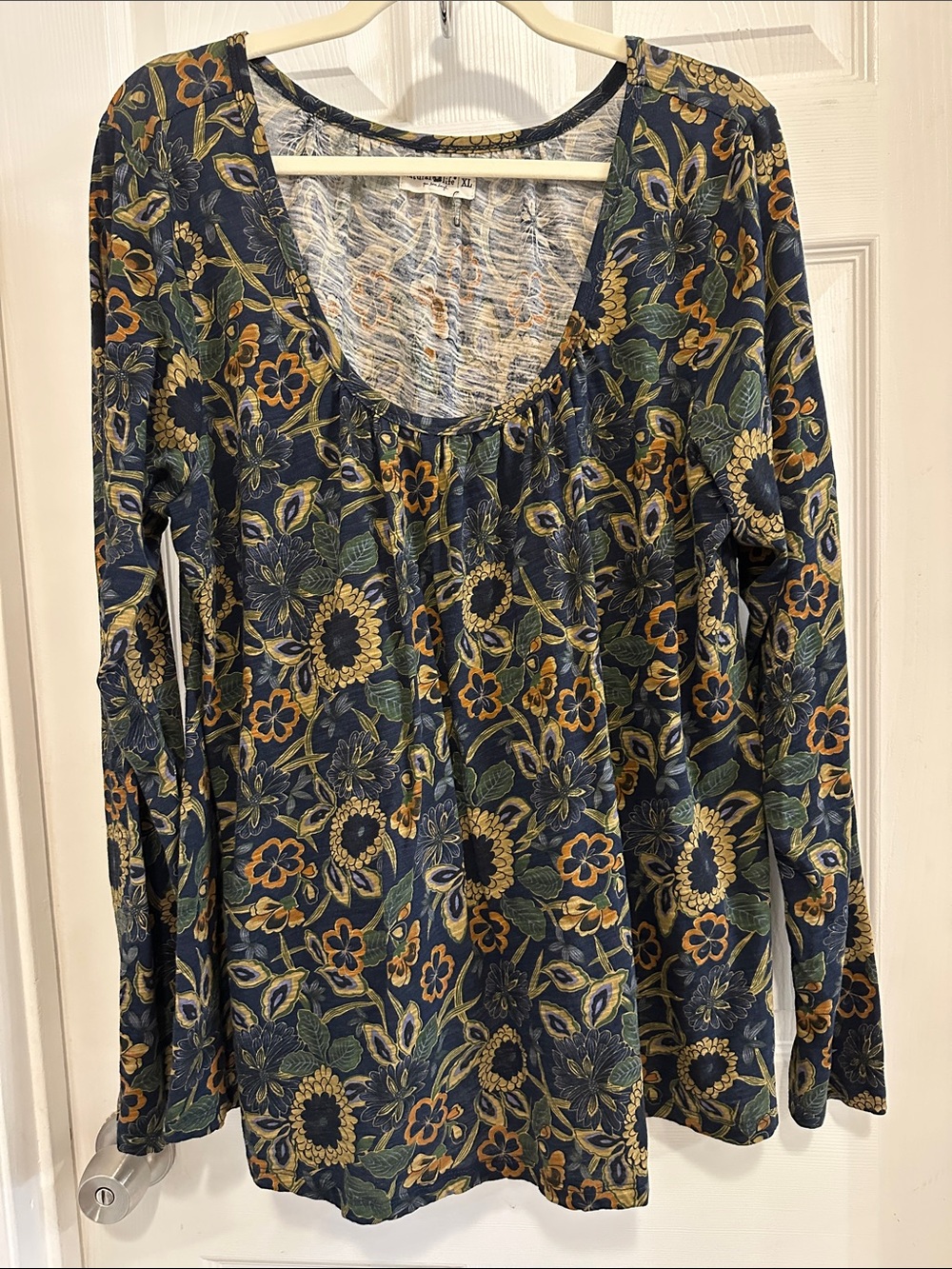 NATURAL LIFE NWOT Navy Floral Scoop-Neck Long Sleeve Top